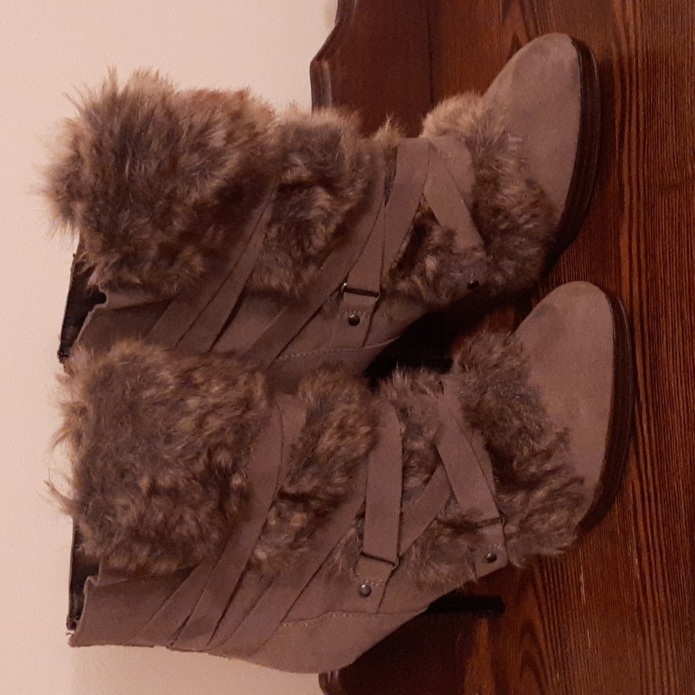 Elle brown booties Size 6M